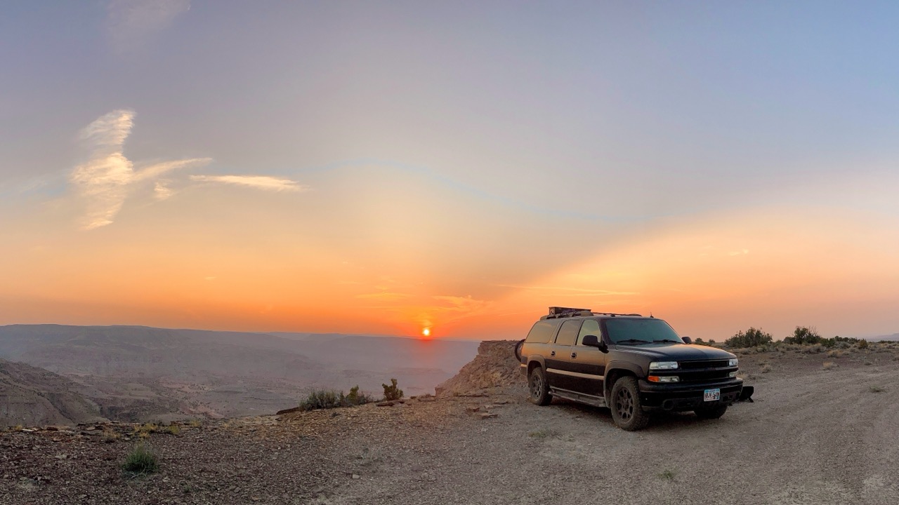 Horizon beneath a wide mountain landscape